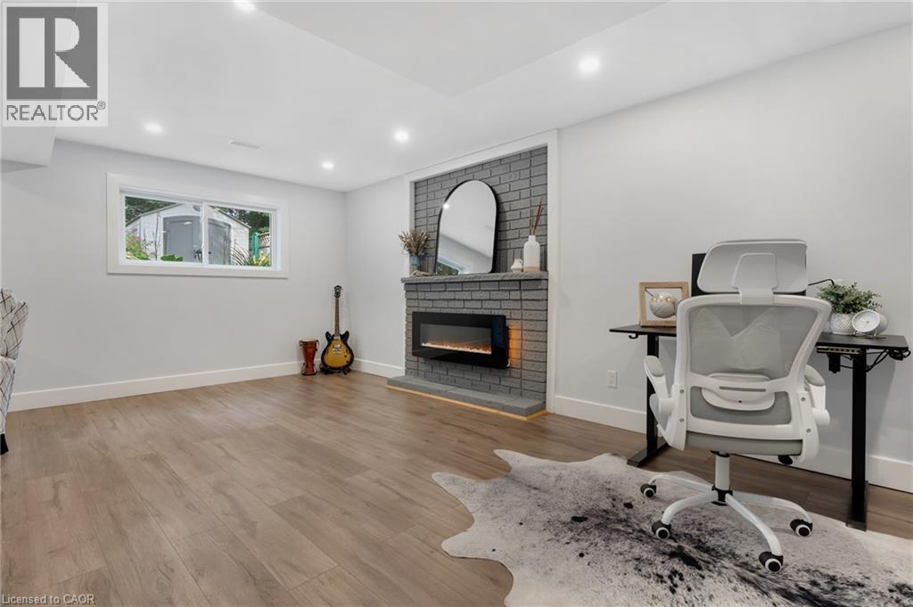 477 Kingscourt Drive Unit# B Property Photo 30