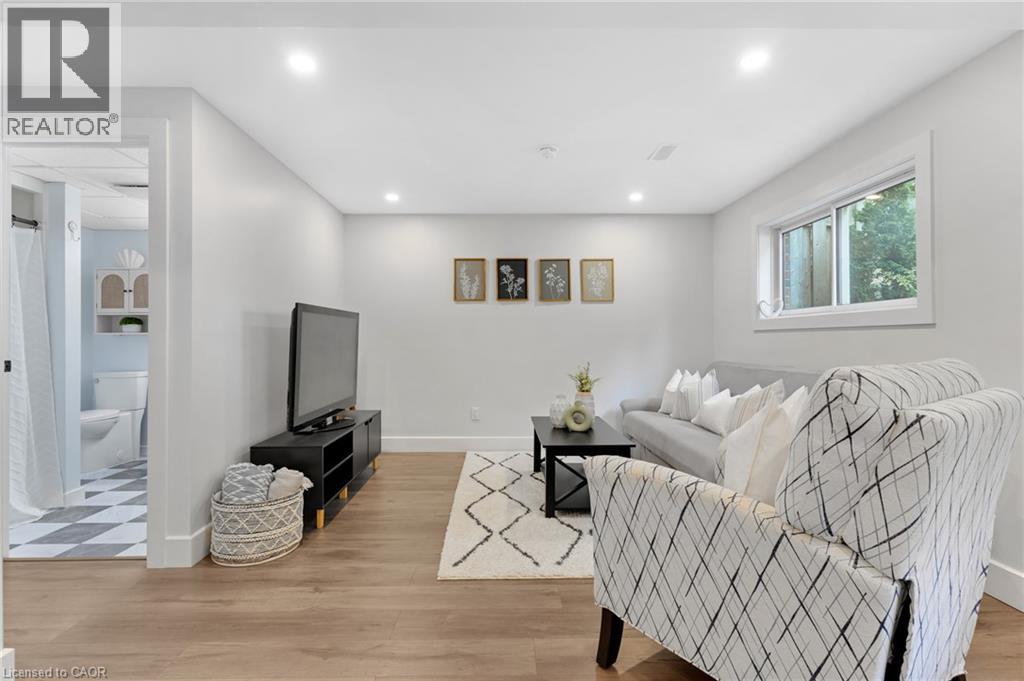 477 Kingscourt Drive Unit# B Property Photo 32