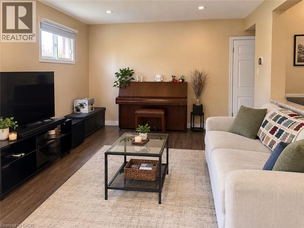 73 Larkspur Crescent Property Photo 3