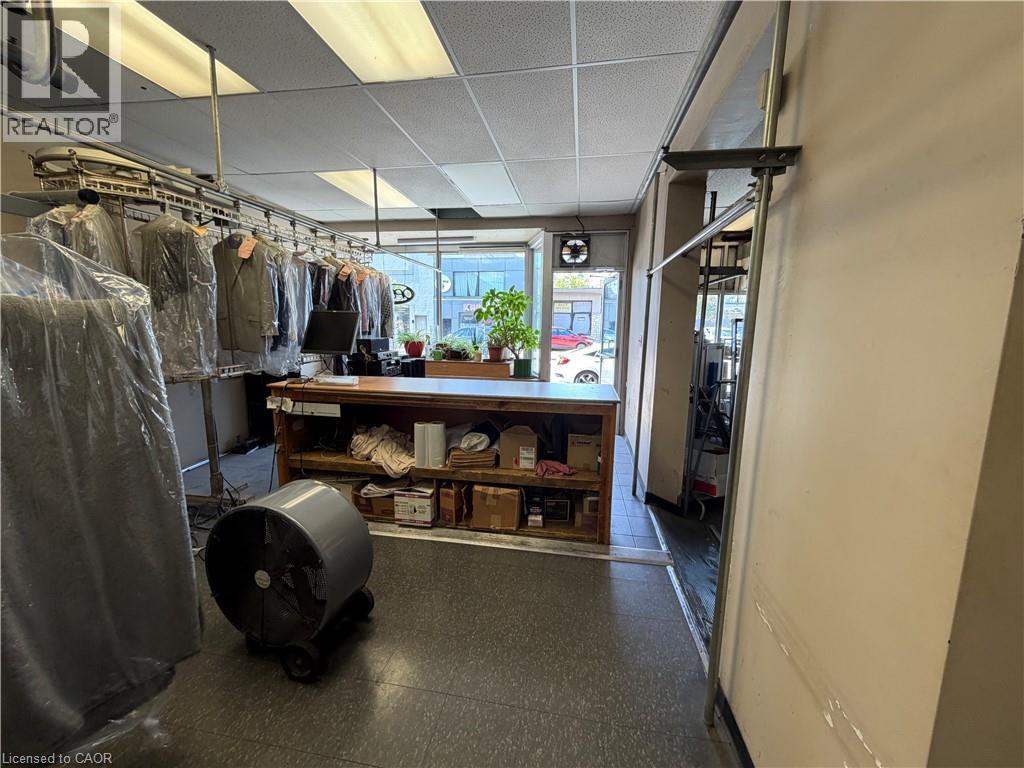 246-248 Ottawa Street N Property Photo 4
