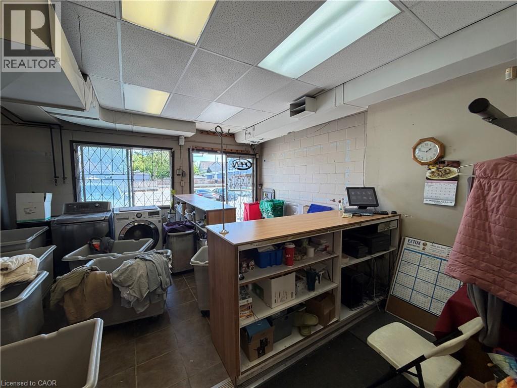 246-248 Ottawa Street N Property Photo 7