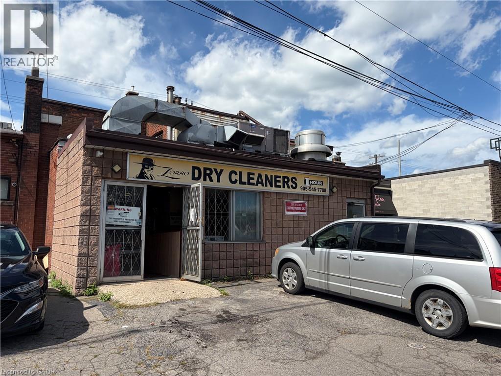 246-248 Ottawa Street N Property Photo 13