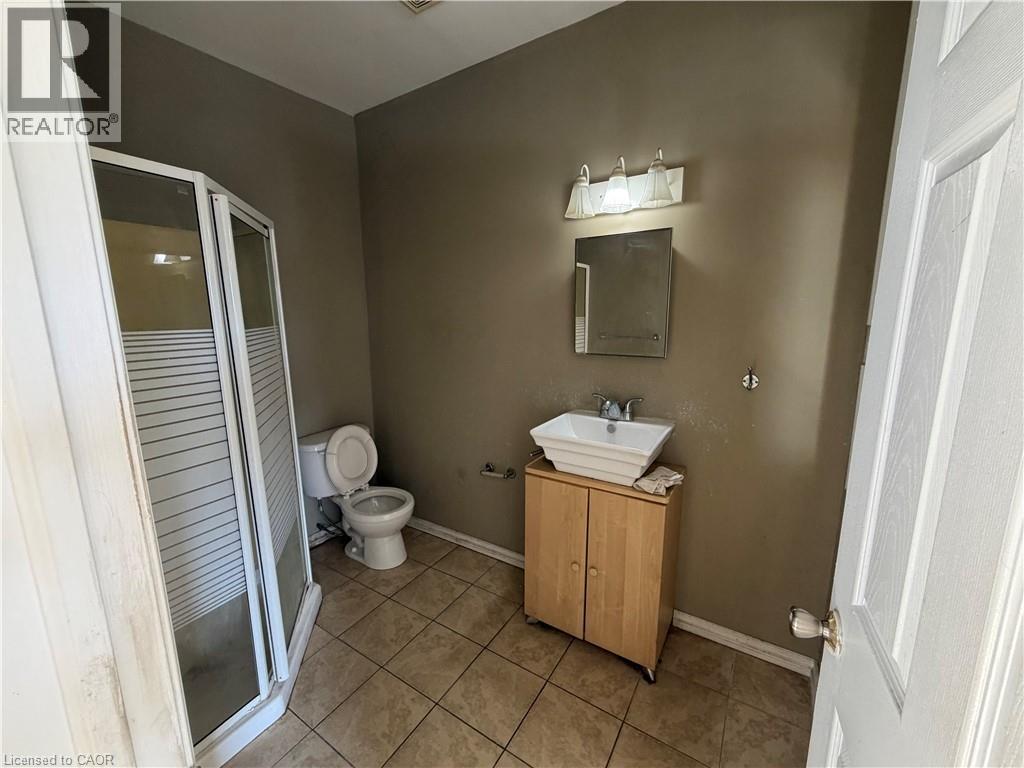 246-248 Ottawa Street N Property Photo 16