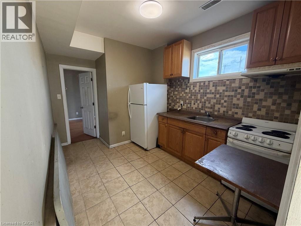246-248 Ottawa Street N Property Photo 17