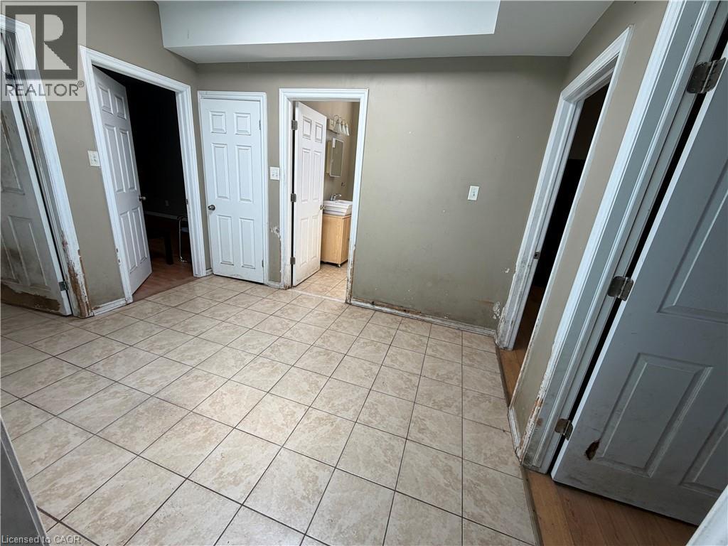 246-248 Ottawa Street N Property Photo 19