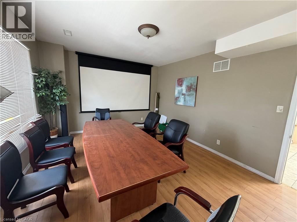 246-248 Ottawa Street N Property Photo 22