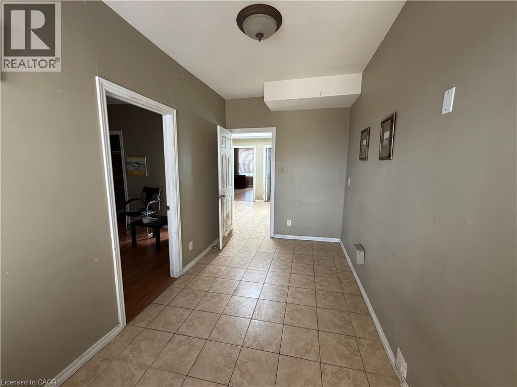 246-248 Ottawa Street N Property Photo 25