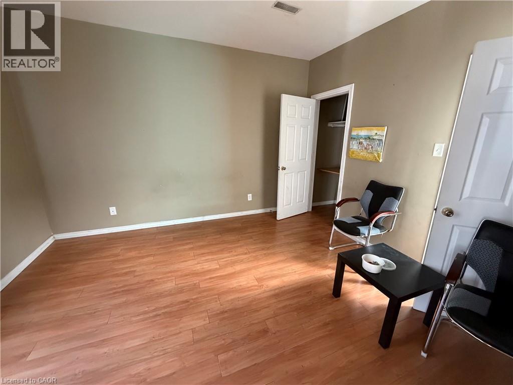 246-248 Ottawa Street N Property Photo 26