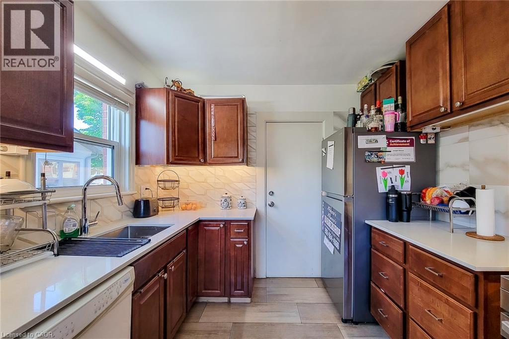 29 King Street W Property Photo 16