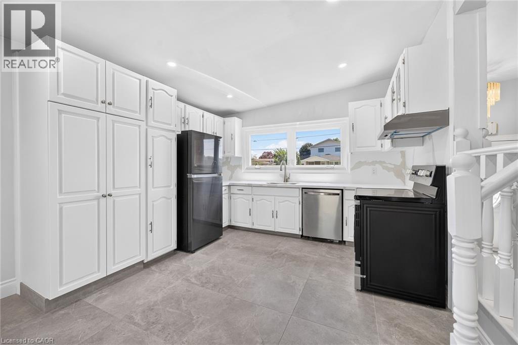 96 Fielding Crescent Property Photo 4