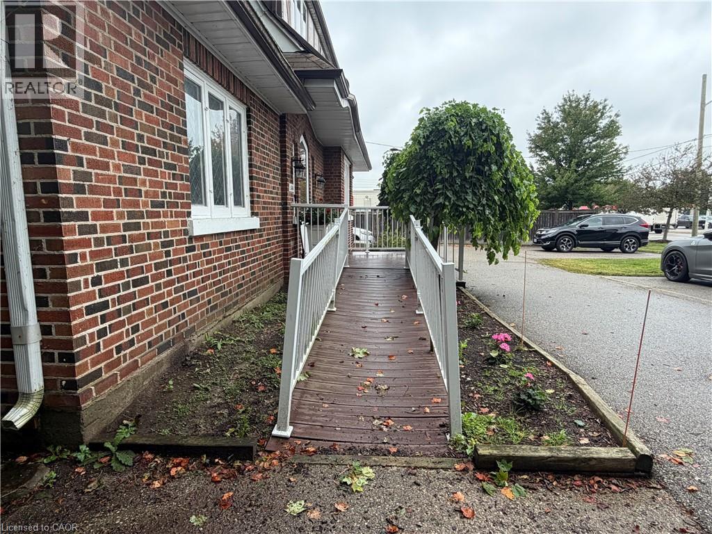 1558 King Street E Unit# Main Level Property Photo 4