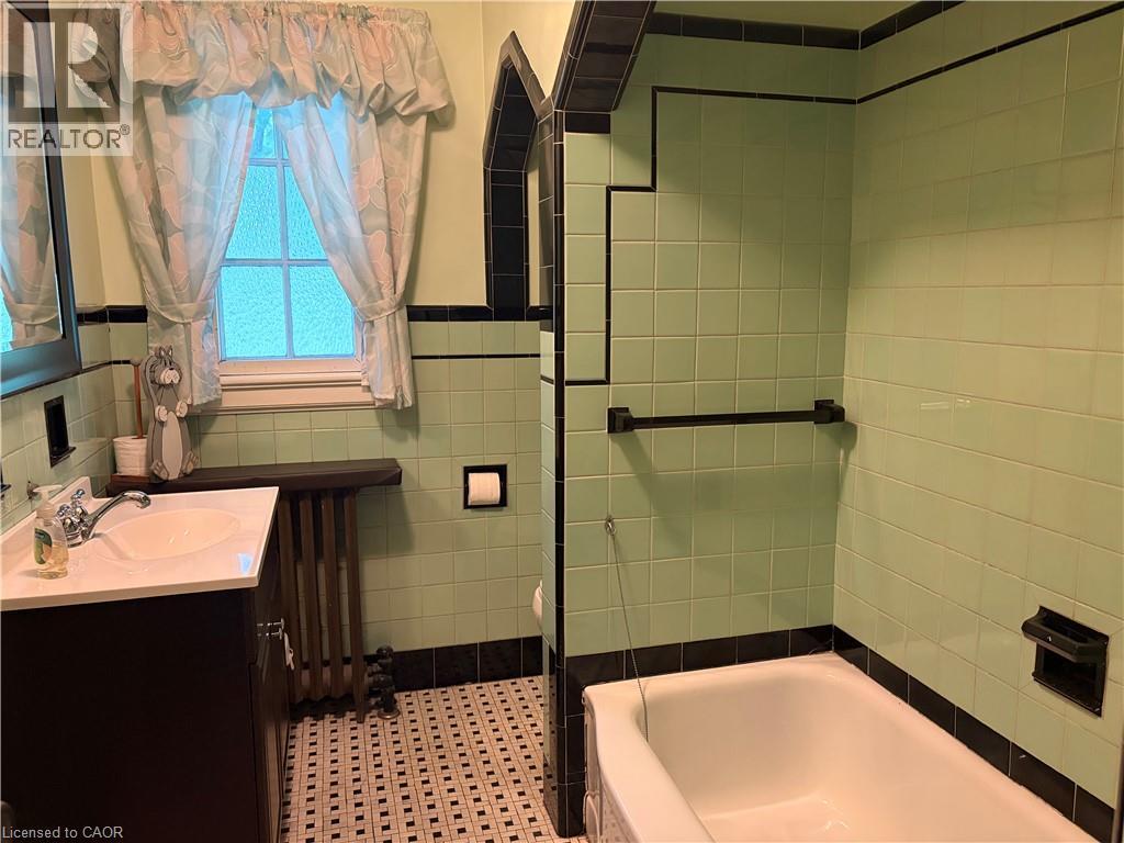 1558 King Street E Unit# Main Level Property Photo 10