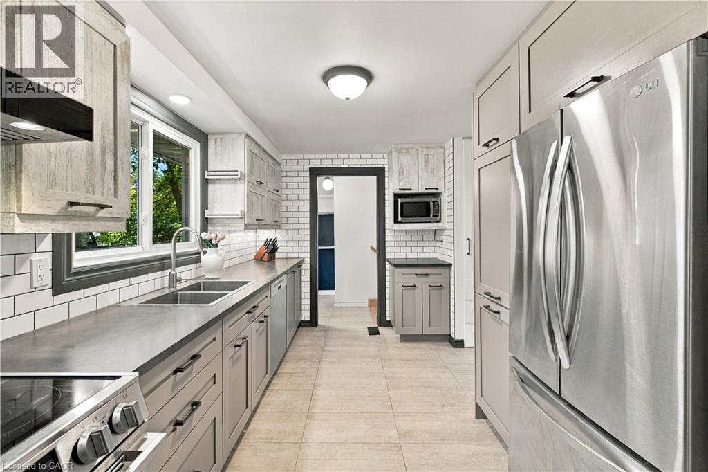 178 Laurentian Drive Property Photo 12