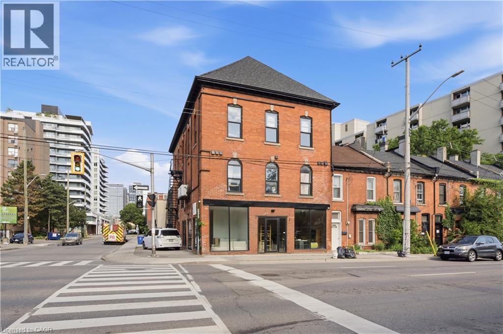 45 Wellington Street N Property Photo 2