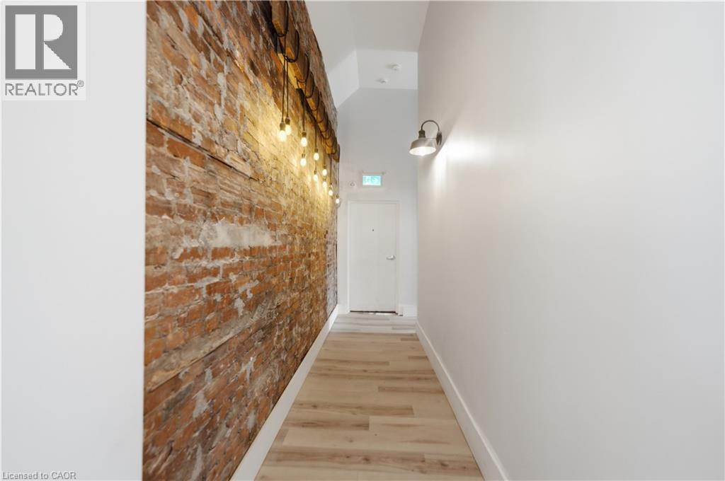45 Wellington Street N Property Photo 6