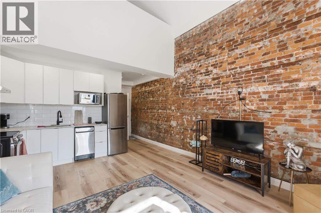 45 Wellington Street N Property Photo 9