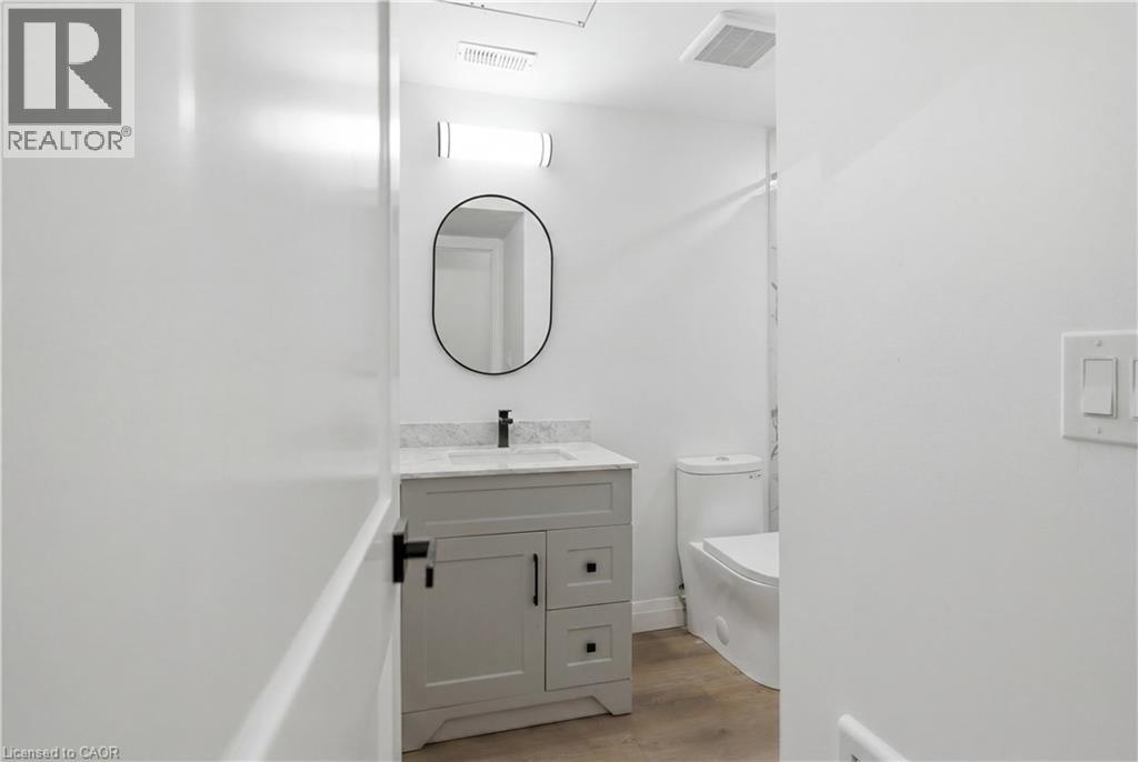 45 Wellington Street N Property Photo 17