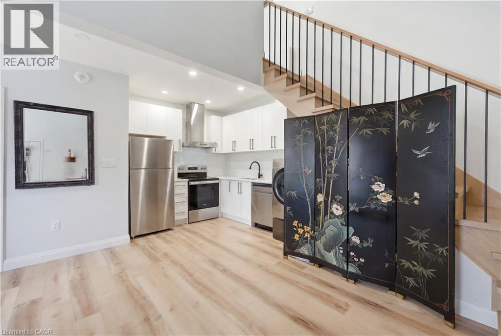 45 Wellington Street N Property Photo 19