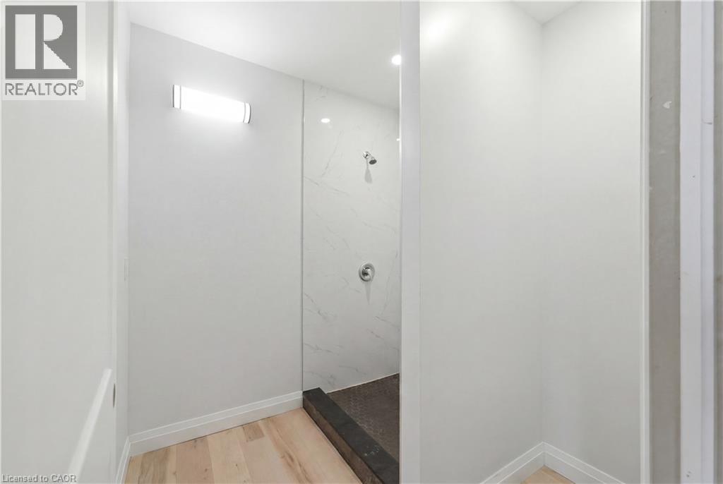 45 Wellington Street N Property Photo 22