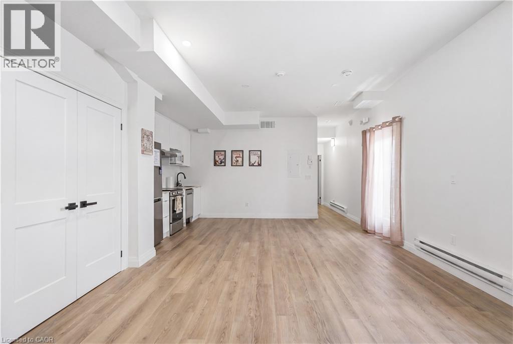 45 Wellington Street N Property Photo 25