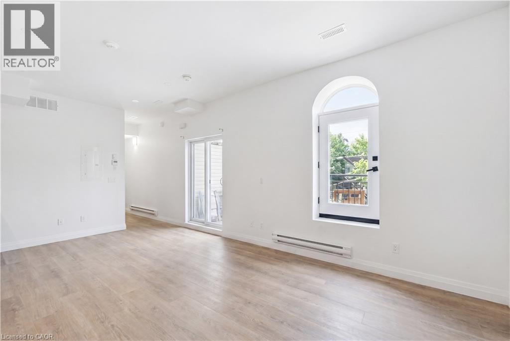 45 Wellington Street N Property Photo 26