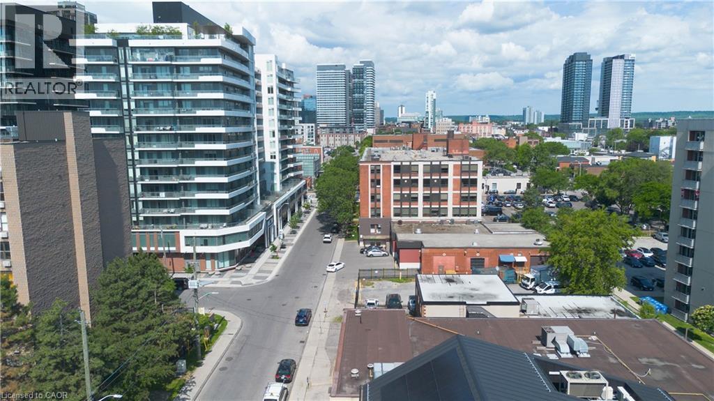45 Wellington Street N Property Photo 27