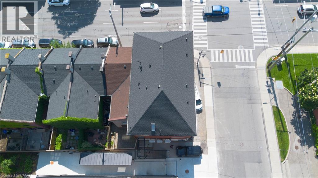 45 Wellington Street N Property Photo 31