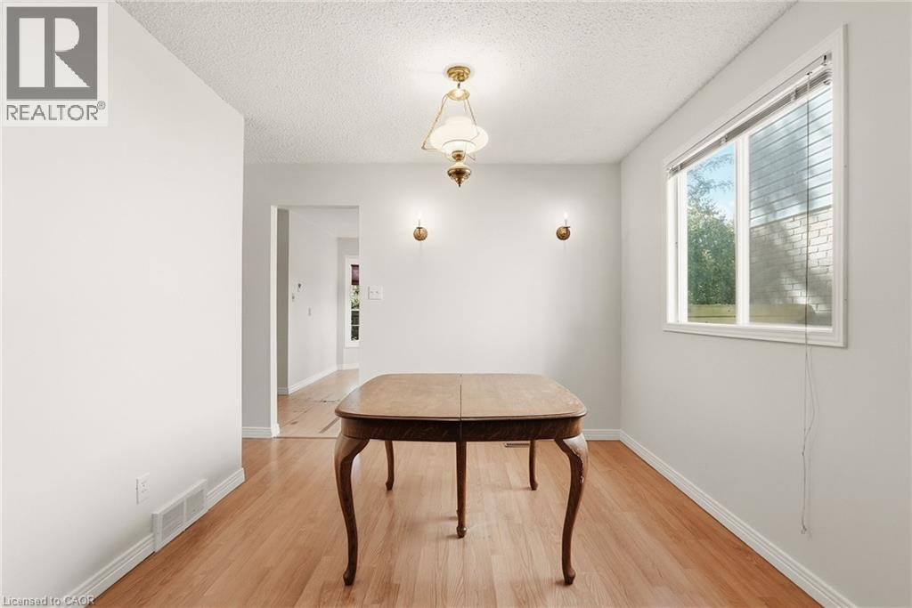471 Knightsbridge Crescent Property Photo 9