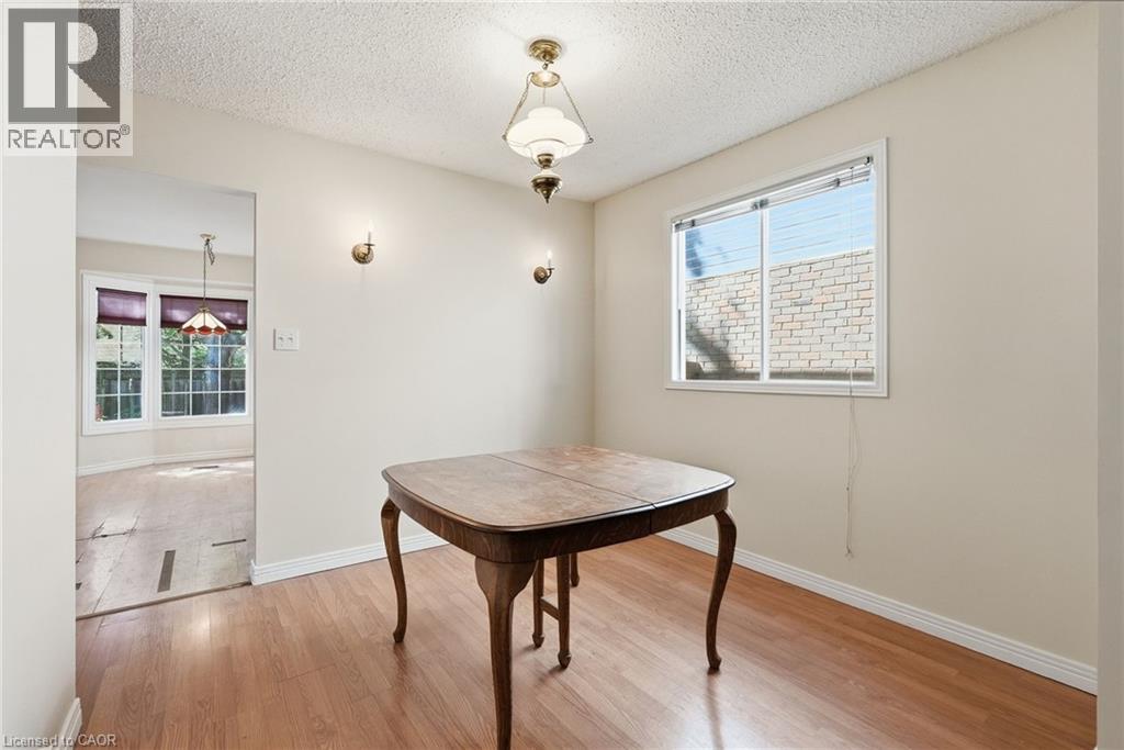 471 Knightsbridge Crescent Property Photo 11