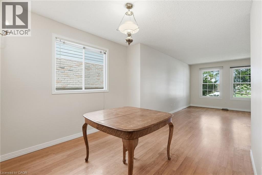 471 Knightsbridge Crescent Property Photo 13