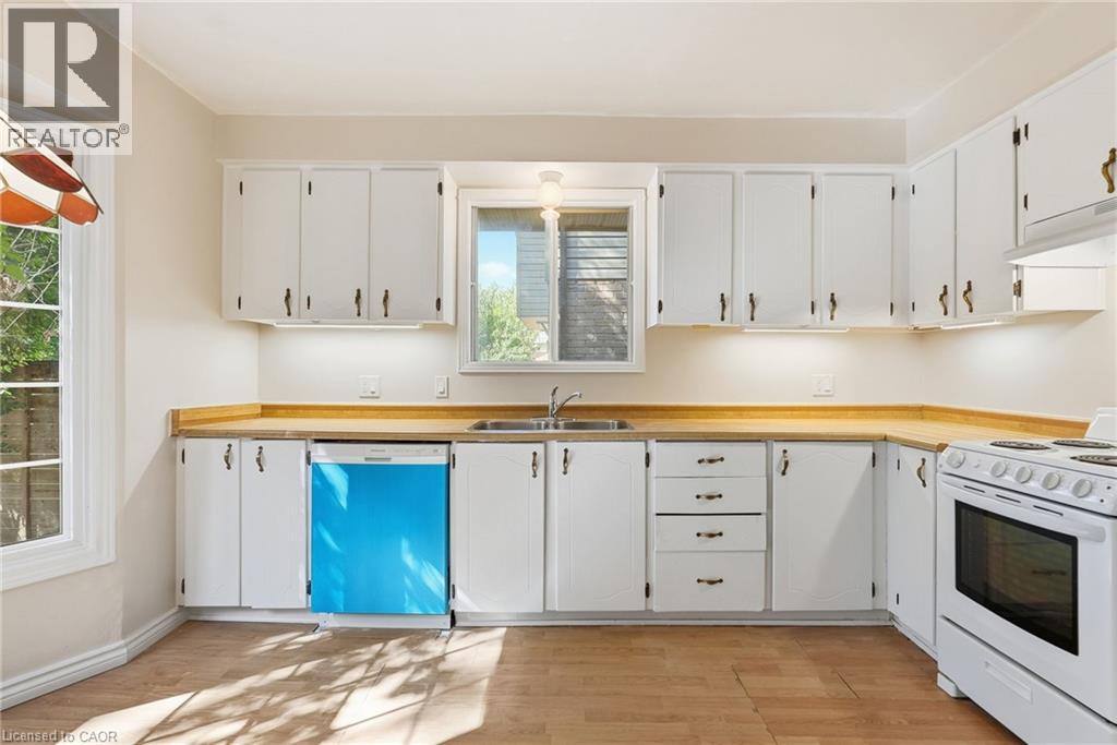 471 Knightsbridge Crescent Property Photo 14