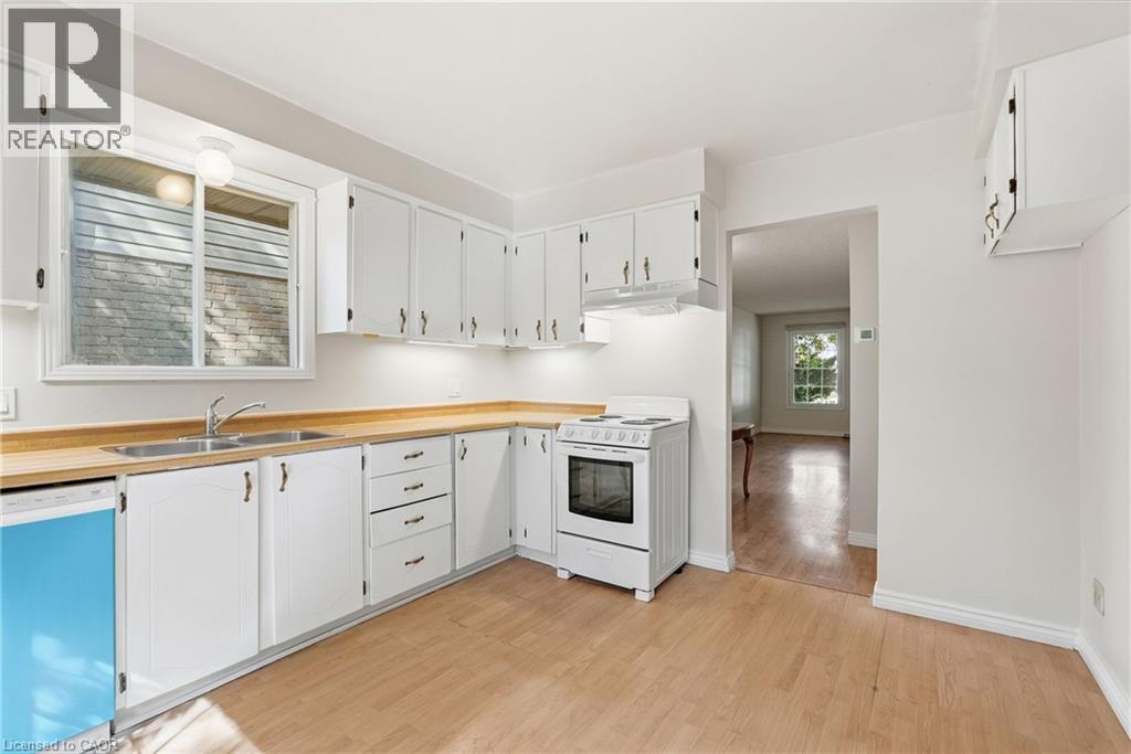 471 Knightsbridge Crescent Property Photo 15