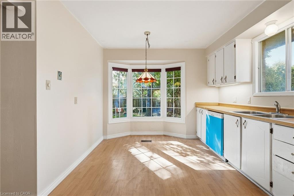 471 Knightsbridge Crescent Property Photo 17