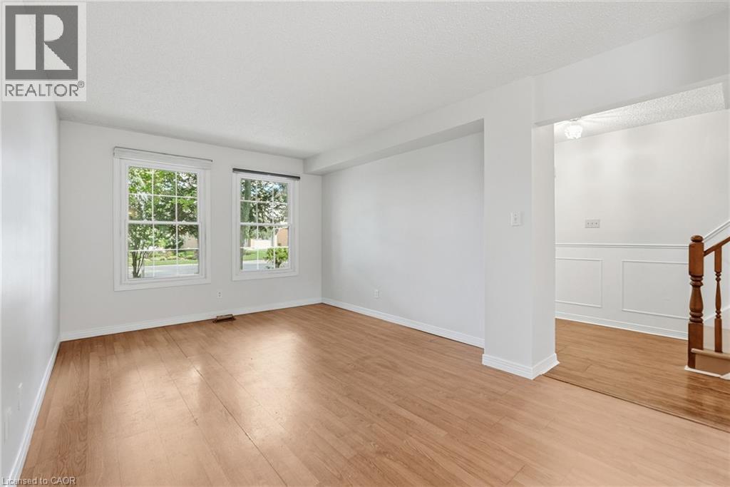 471 Knightsbridge Crescent Property Photo 21