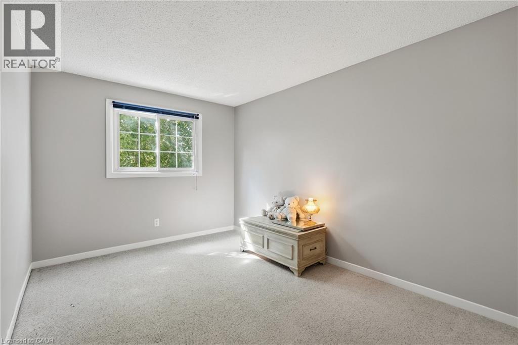471 Knightsbridge Crescent Property Photo 30
