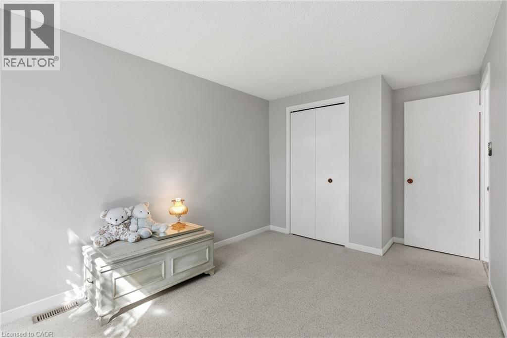 471 Knightsbridge Crescent Property Photo 31