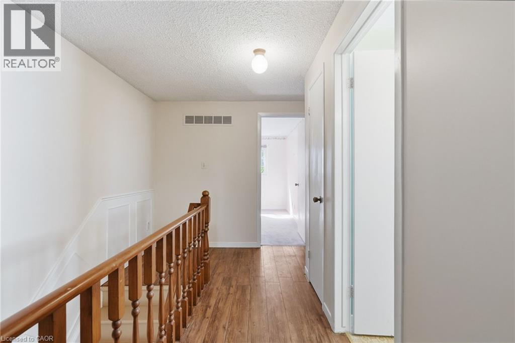 471 Knightsbridge Crescent Property Photo 32