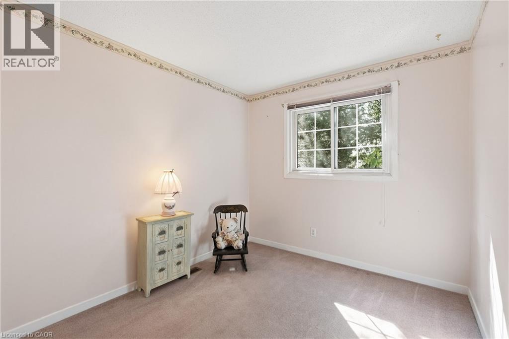 471 Knightsbridge Crescent Property Photo 33