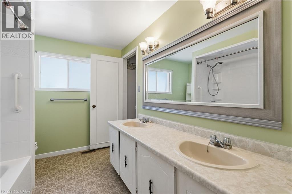 471 Knightsbridge Crescent Property Photo 35