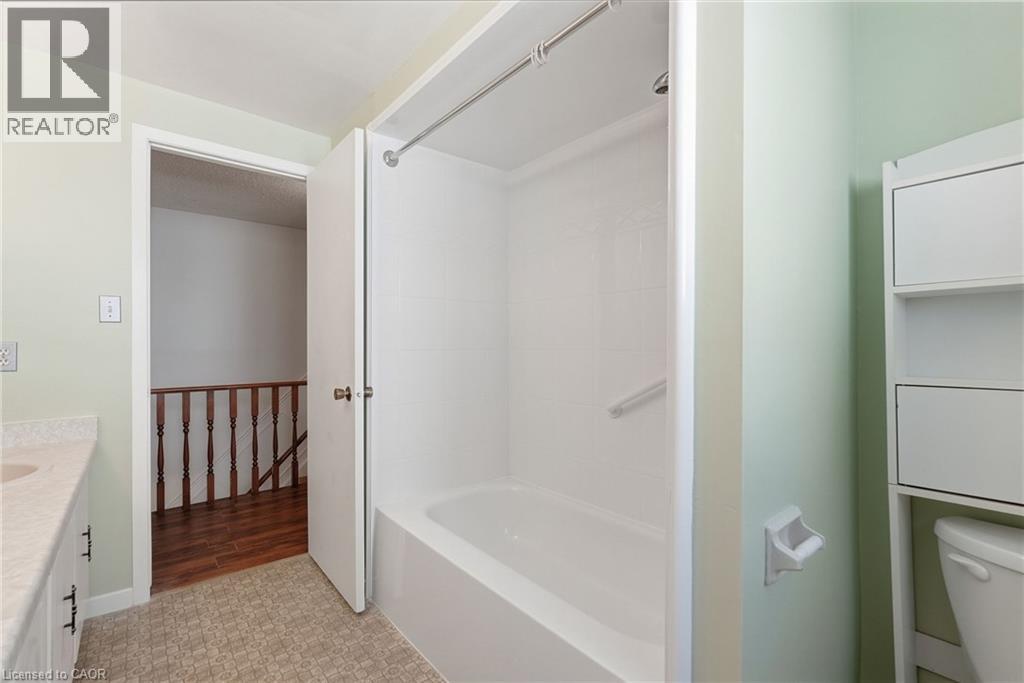 471 Knightsbridge Crescent Property Photo 37
