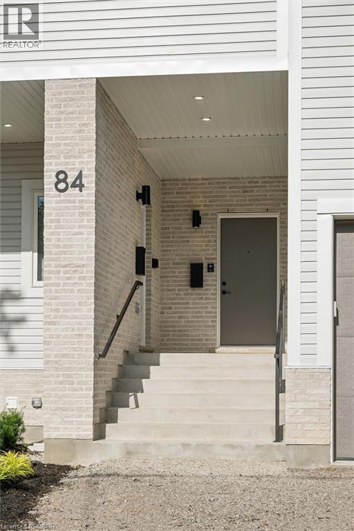 82 Chalmers Street N Property Photo 6