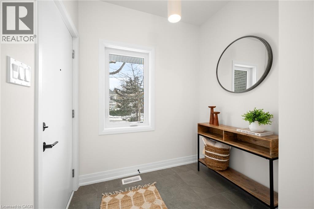 82 Chalmers Street N Property Photo 8
