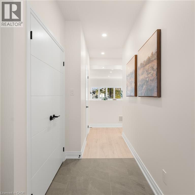82 Chalmers Street N Property Photo 9