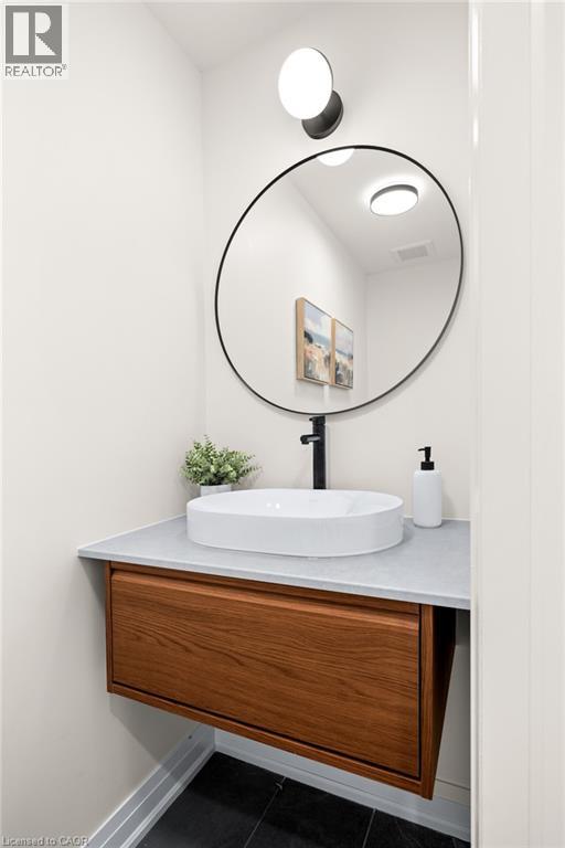 82 Chalmers Street N Property Photo 10