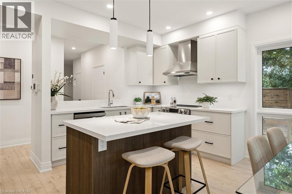 82 Chalmers Street N Property Photo 14