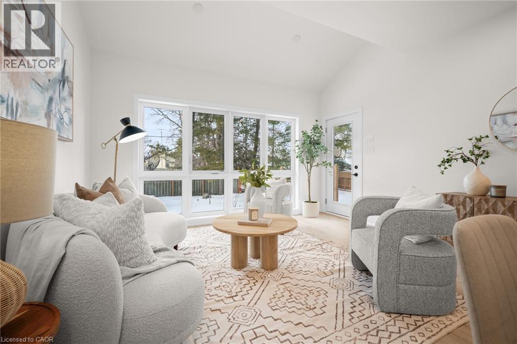 82 Chalmers Street N Property Photo 15