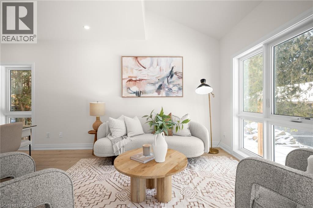 82 Chalmers Street N Property Photo 16