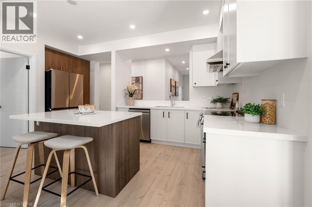 82 Chalmers Street N Property Photo 18