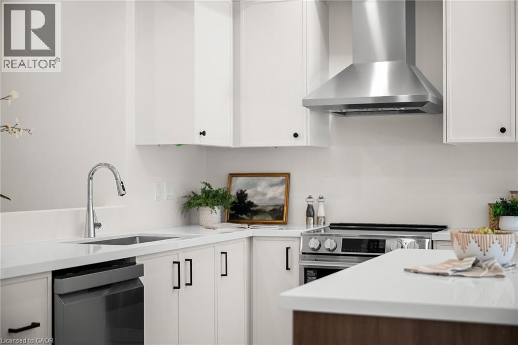 82 Chalmers Street N Property Photo 19