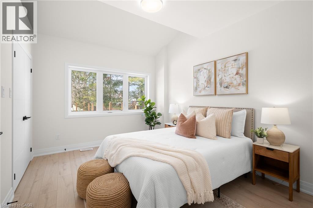 82 Chalmers Street N Property Photo 21